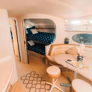 Ocean Blue Hotel en barco