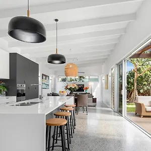elanda-st-home-luxurious-beachside-living.queenslandhotels.net/